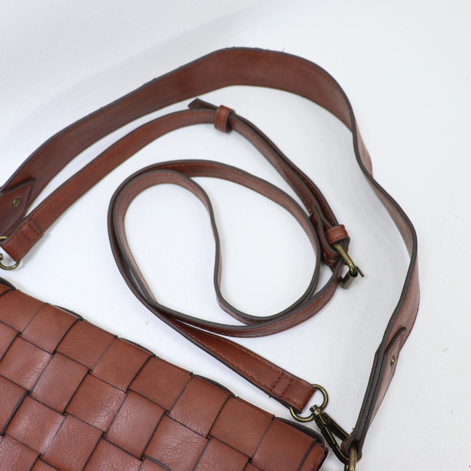 Walmart Crossbody Handbag Medium Brown Faux Pebble Leather Lined Shoulder Bag — image 4 of 8